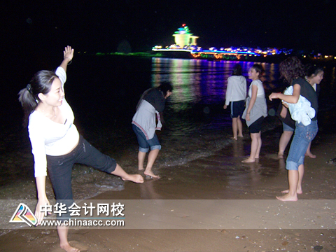 戏浪
