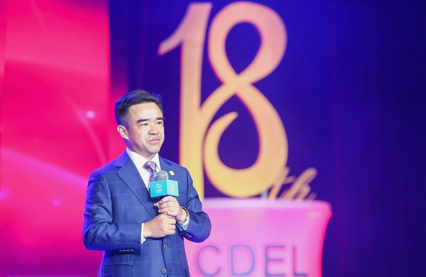 奋发激情 点亮未来——正保远程教育举行18岁“成人礼”庆典